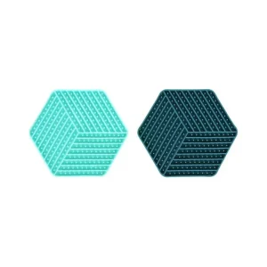 Aktuální Lízací podložka pro štěňata a koťata Flamingo Leki hexagon, 22,4x19,5, mix barev