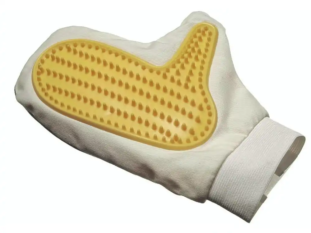 Akce Magická vyčesávací rukavic pro psy a kočky Camon s plastovými hroty